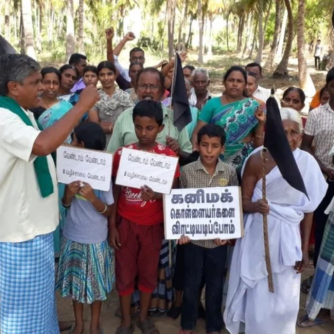 `விருந்தில் விஷம் கலந்துவிட்டார் மத்திய அமைச்சர்!' - நிதின் கட்கரி பேச்சால் விவசாயிகள் குமுறல்