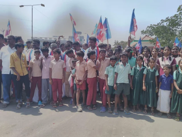 பள்ளி மாணவர்களுடன் மாவட்ட ஆட்சியரகத்தை முற்றுகையிட்ட கிராம மக்கள்!