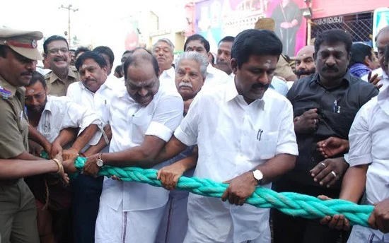 தேரோட்டத்துக்கு வராததற்கு சென்டிமெண்ட் காரணமா?... அமைச்சர்களை சுற்றும் பரபரப்பு