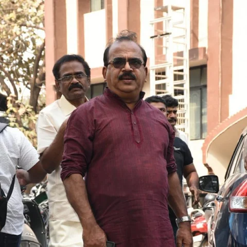 ``எனக்கு தி.மு.க-விலிருந்து அழைப்பு வருகிறது!" - நெகிழும் நாஞ்சில் சம்பத்