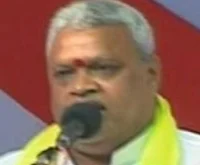 விபத்தில் சிக்கிய தெ.தேசம் கட்சி மூத்த தலைவர் எர்ரன் நாயுடு உயிரிழப்பு!