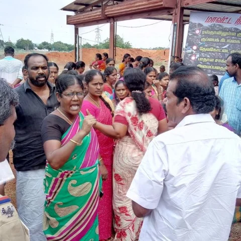 குப்பைக்கிடங்கை அகற்ற இரவுப் பகலாகப் போராடும் மக்கள்! கண்டுகொள்ளாத கலெக்டர்