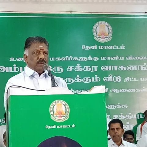 பொதுத்தேர்வில் முதலிடம் பிடிப்பவர்களுக்கு தங்கப்பதக்கம்! - ஓ.பி.எஸ் பேச்சால் குழம்பிய அதிகாரிகள்