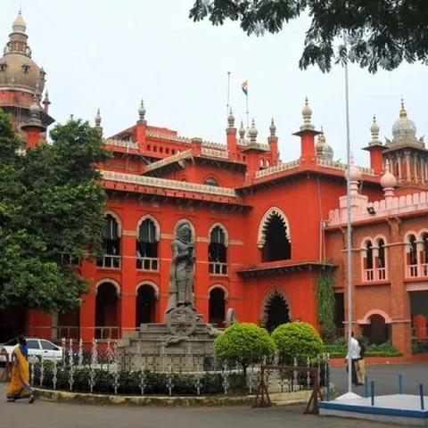 முதியவரின் வீட்டை அபகரிக்க காவல்துறை உடந்தை - போலீஸ் தரப்பில் விளக்கமளிக்க ஐகோர்ட்டு உத்தரவு!