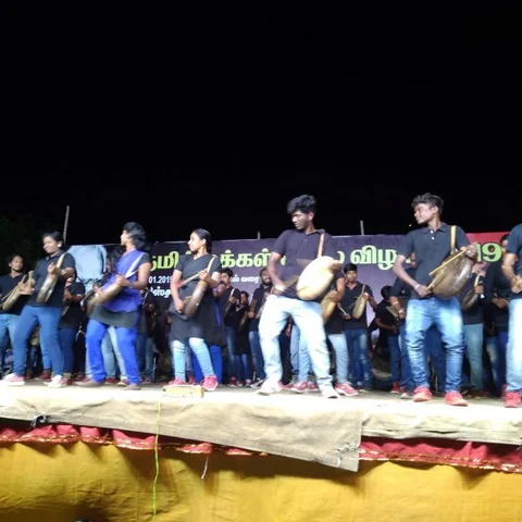 `இங்கு கலைகள் எல்லோருக்குமானவை!’ - ஒரே மேடையில் அரங்கேறிய பறையும் பரதமும்...