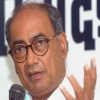 மோடியை துதிபாடுவது ஹிட்லரை துதிபாடுவதற்கு இணையானது: திக்விஜய் சிங் தாக்கு!