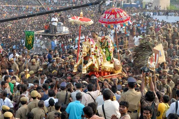 அழகர் ஆற்றில் இறங்குவது ஏன்? 10 நாள் விழாவின் சுவாரஸ்யக் கதை!