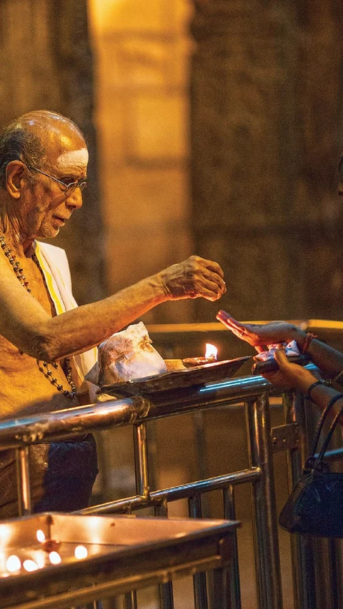கேள்வி பதில் - அர்ச்சனை யார் பெயருக்குச் செய்வது நல்லது?