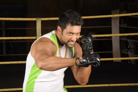 ‘இந்தியால குளிக்க ஷாம்புவும் குடிக்க கோலாவும் நாமளே தயாரிச்சுக்க முடியாதா?’ - பூலோகம் விமர்சனம்