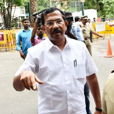 `சாதியப் பற்று இருப்பதில் தவறில்லை' - அமைச்சர் பாண்டியராஜன் சர்ச்சை பேச்சு!
