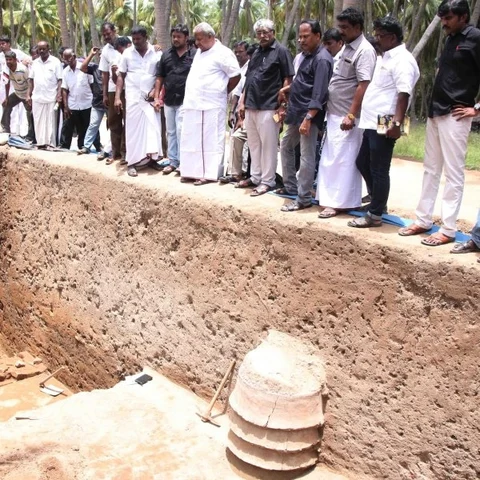 தமிழகத்தை கிரிஜா வைத்தியநாதன், குருமூர்த்தி ஆகியோர் ஆள்கின்றனர்..! சுப.வீரபாண்டியன் குற்றச்சாட்டு