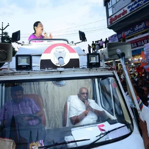 போக்குவரத்து நெரிசல்; ஹாரன் சத்தம் - பிரசாரத்தில் அப்செட்டான பிரேமலதா
