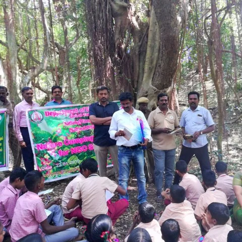 `மதுரை அழகர் மலையில் சூழலியல் கொண்டாட்டம்!'- ஆர்வத்துடன் மாணவர்கள் பங்கேற்பு