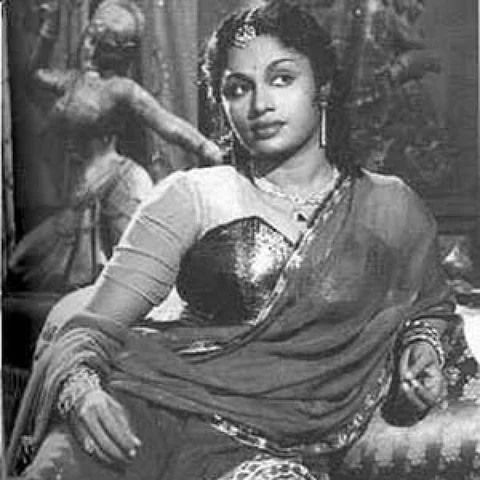காந்தக் கண்.. கவர்ந்திழுக்கும் நடிப்பு... அன்றைய நயன்தாரா டி.ஆர்.ராஜகுமாரி..!