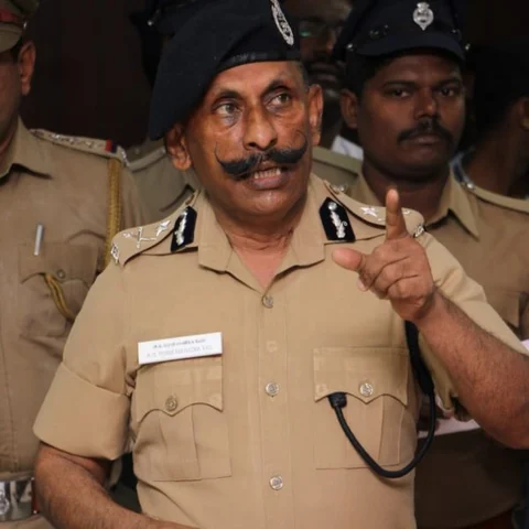 `இது நான் உங்களுக்குத் தரும் அட்வைஸ்!'- காவலர்கள் மத்தியில் பொன்.மாணிக்கவேல் உரை
