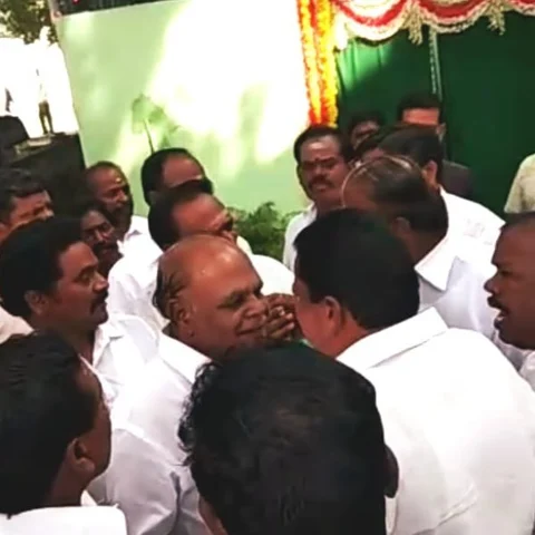 `நிகழ்ச்சிக்கு கூப்பிட முடியாது; பதவியைப் பறிக்கப்போறோம்!' - அமைச்சர் முன்பு நிர்வாகிக்கு குத்துவிட்ட எம்.எல்.ஏ