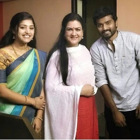 `ஊர்வசி மேம் கூட நடிக்கிறப்ப என்னால சிரிப்பை அடக்க முடியலை!' - 'திருமணம்' ஸ்ரேயா நெகிழ்ச்சி
