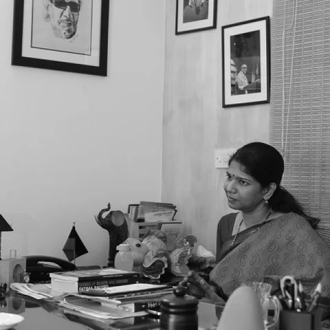 `இப்படிக்கு, பசியாறிய 16 கிராமங்கள்!' - கனிமொழியை நெகிழவைத்த பிறந்தநாள் வாழ்த்து #Kanimozhi