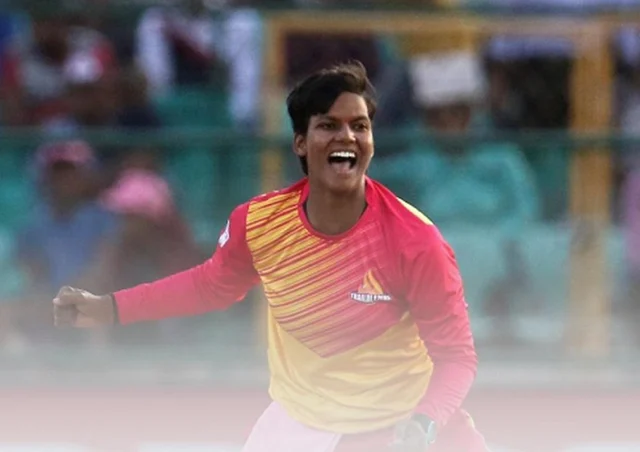 `வெற்றிபெற 2 ரன்கள் எடுப்பதற்குள் 5 விக்கெட்டுகள்!’ - பெண்களுக்கான மினி ஐபிஎல் சுவாரஸ்யம் #WIPL