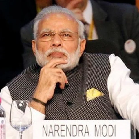`மேகங்கள் விமானங்களை ரேடாரிடமிருந்து காக்குமா?’ - சர்ச்சையில் மோடி!