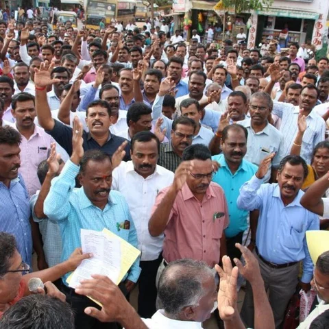 `உங்க இடம் காலி இடமாக அறிவிக்கப்படும்' - ஆசிரியர்களை மிரட்டும் தமிழக அரசு!