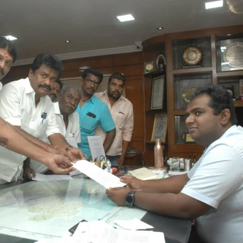 `10 கோடி தமிழர்களின் அன்பைப் பெற்றவர்’ - கருணாநிதிக்கு சிலை அமைக்க அனுமதி கோரும் மு.க.அழகிரி
