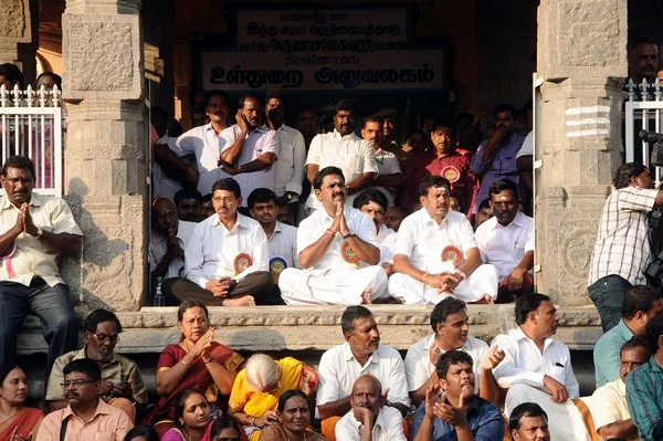 திருவண்ணாமலையில் மகா தீபம் ஏற்றப்பட்டது!