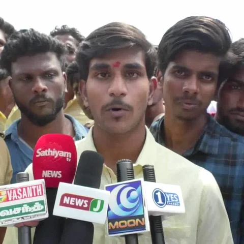 `ராமதாஸால் ஒவ்வொரு நாளும் சித்ரவதை அனுபவிக்கிறோம்!’ - காடுவெட்டி குரு மகன் கண்ணீர்