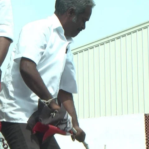 யார் கொடி பறப்பது ?- எம்.ஜி.ஆர் பிறந்தநாளில் அ.தி.மு.க - அ.ம.மு.க களேபரம்