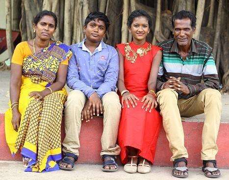 குடும்பத்தினருடன் ப்ரித்திகா