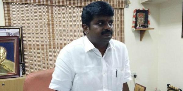 புல்லட் பாம், பென்சில், பாம்பு மாத்திரை - அரசியல்வாதிகளுக்குப் பொருந்தும் பட்டாசுகள்!
