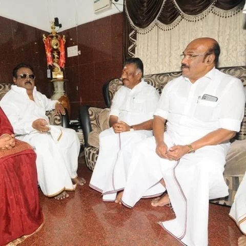 `உங்க கூட்டணி பேரம் முகம் சுளிக்க வைக்குது!’ - விஜயகாந்த்தை விளாசும் கொங்கு ஈஸ்வரன்