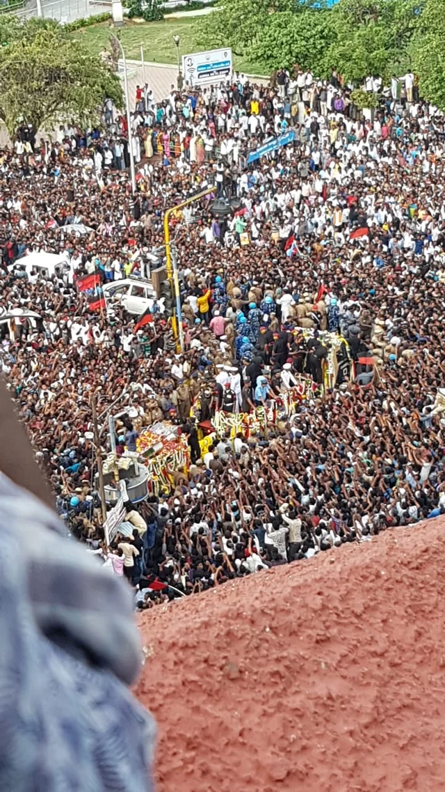 Live update: மெரினாவில் விதைக்கப்பட்டார் கலைஞர்! #Karunanidhi