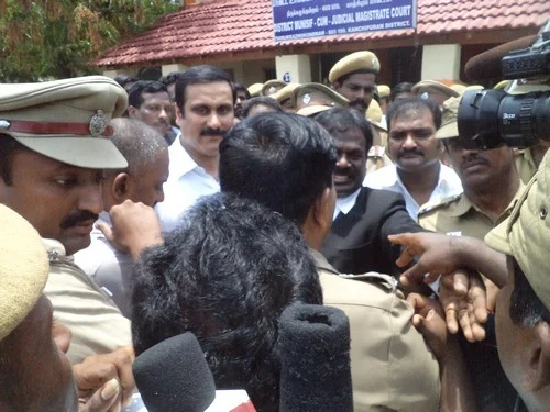 அன்புமணி ராமதாஸ் திடீர் கைது: ஜெயலலிதா மீது சாடல் (படங்கள்)