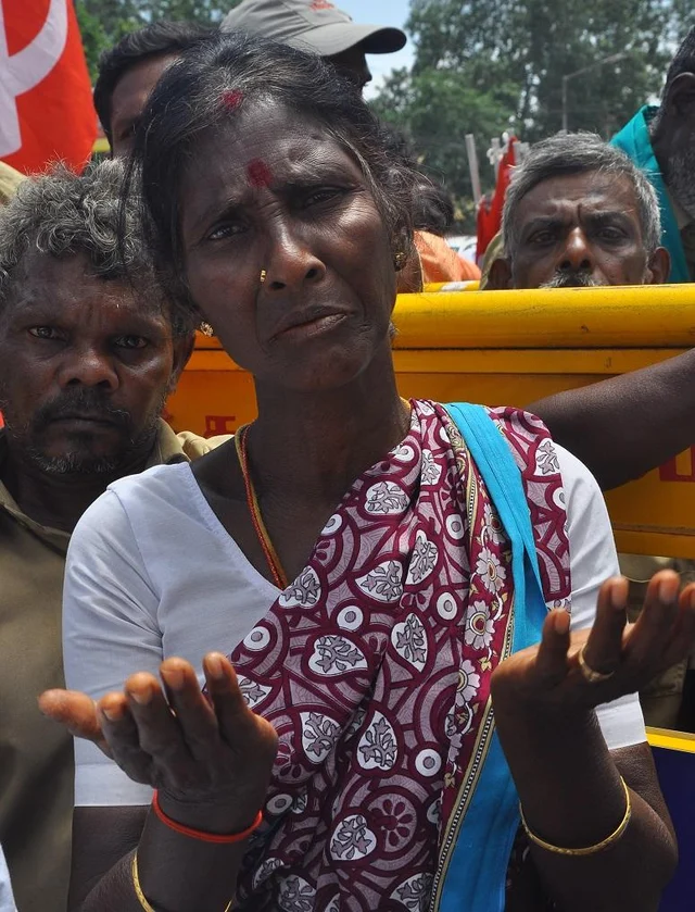 '17 வருஷம் வேலை; ரூ.3,200 சம்பளம்'- மனக்குமுறலில் துப்புரவுப் பணியாளர்கள்