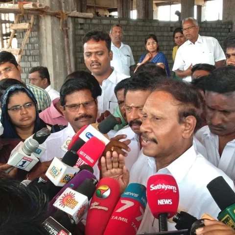 "மூத்தவர் இருக்க இளையவரான ஸ்டாலினுக்கு பட்டாபிஷேகம்!" - தம்பிதுரை காட்டம்!
