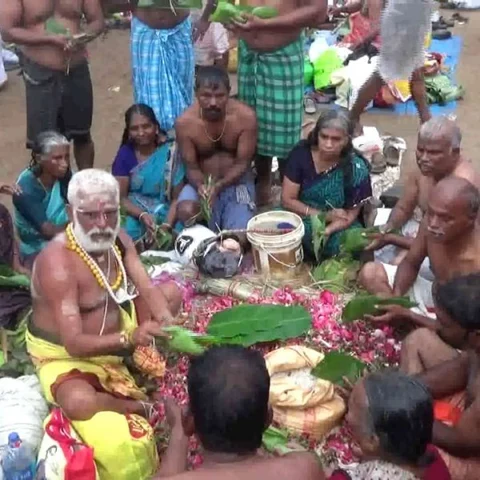 ஆடி அமாவாசையை முன்னிட்டு கன்னியாகுமரி முக்கடல் சங்கமத்தில் லட்சக்கணக்கானோர் தர்ப்பணம்!