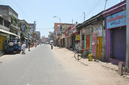 போலீஸை கண்டித்து ராமேஸ்வரத்தில் கடையடைப்பு, உண்ணாவிரதம் (படங்கள்)