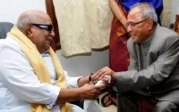 கருணாநிதியுடன் ஜனாதிபதி பிரணாப் முகர்ஜி சந்திப்பு!