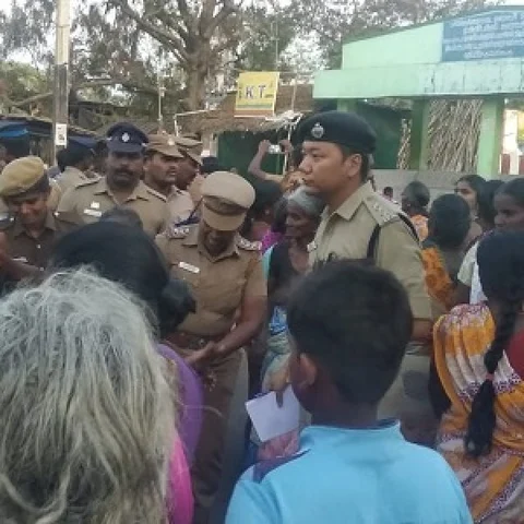 சாதி மோதலில் கல்லூரி மாணவர் வெட்டிக் கொலை! - 5 பேர் கொண்ட கும்பல் வெறிச்செயல்