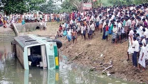 அரசு பேருந்து பள்ளத்தில் கவிழ்ந்து 45 பேர் படுகாயம்