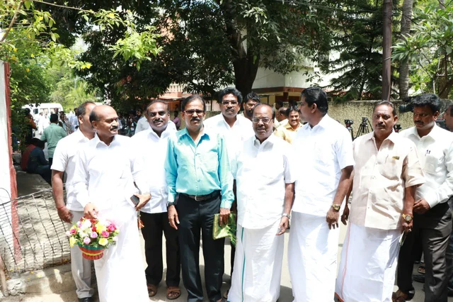 போயஸ் இல்லத்தில் மாவட்டச் செயலாளர்கள் 38 பேருடன் ரஜினிகாந்த் ஆலோசனை!