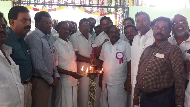 `நிகழ்ச்சிக்கு கூப்பிட முடியாது; பதவியைப் பறிக்கப்போறோம்!' - அமைச்சர் முன்பு நிர்வாகிக்கு குத்துவிட்ட எம்.எல்.ஏ
