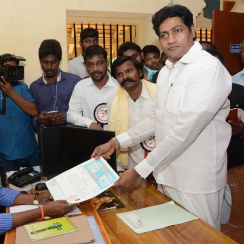 'ஜெயலலிதா மரணத்தில் 19 சந்தேகங்கள்!' - திகில் கிளப்பும் தீபா கணவர் மாதவன்