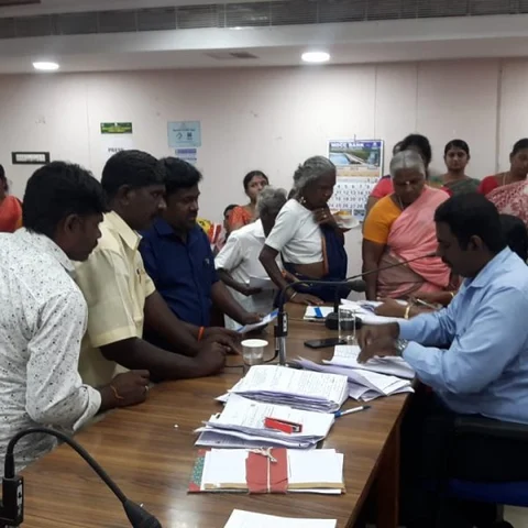 `தேனி நகரில் பென்னிகுவிக்கிற்கு சிலை’ - துணை முதல்வரிடம் கோரிக்கை வைத்த விவசாயிகள்