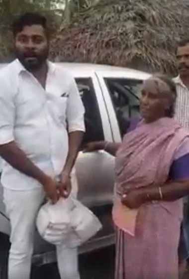 `நீங்களும் பசியாக இருப்பீர்கள்' - நிவாரணம் கொடுக்க வந்தவர்களை நெகிழ வைத்த பெண்மணி!
