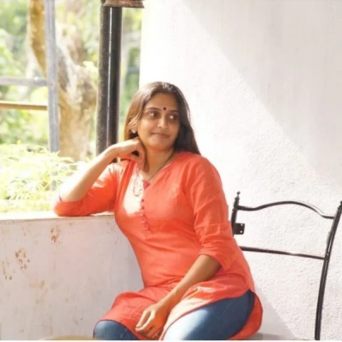 காட்டன் புடவை, போட் நெக் பிளவுஸ்,ஆக்ஸிடைஸ்டு அக்சசரீஸ் - திருமணம்' இந்துமதியின் ஃபேஷன் பக்கங்கள்