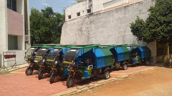 நெல்லை மாநகராட்சியில் பயன்படுத்தப்படாமல் கிடப்பில் போடப்பட்ட சோலார் வாகனங்கள்