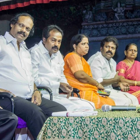 'அவரு எம்பிபிஎஸ் எம்பிஎம்பி படிச்ச டாக்டராமாம்!' - விஜயபாஸ்கரை வம்பிழுத்த லியோனி