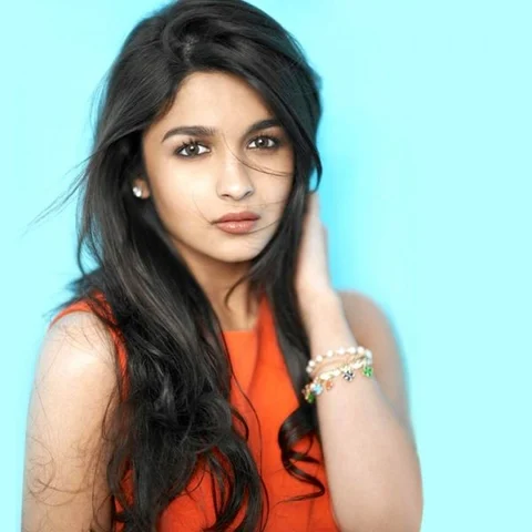 அலியா பட் நடிக்கும் `ராஸி'!